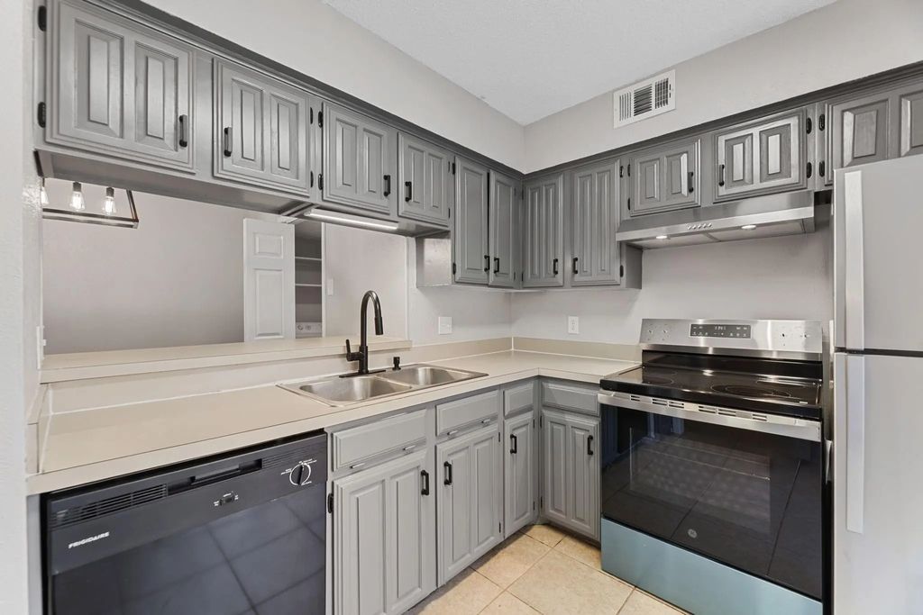 897 Dublin Drive 3, Richardson