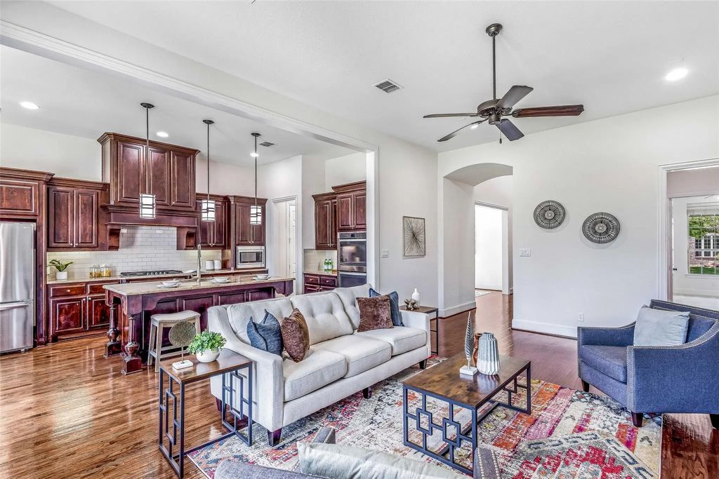 901 Clear Water Drive N, Allen