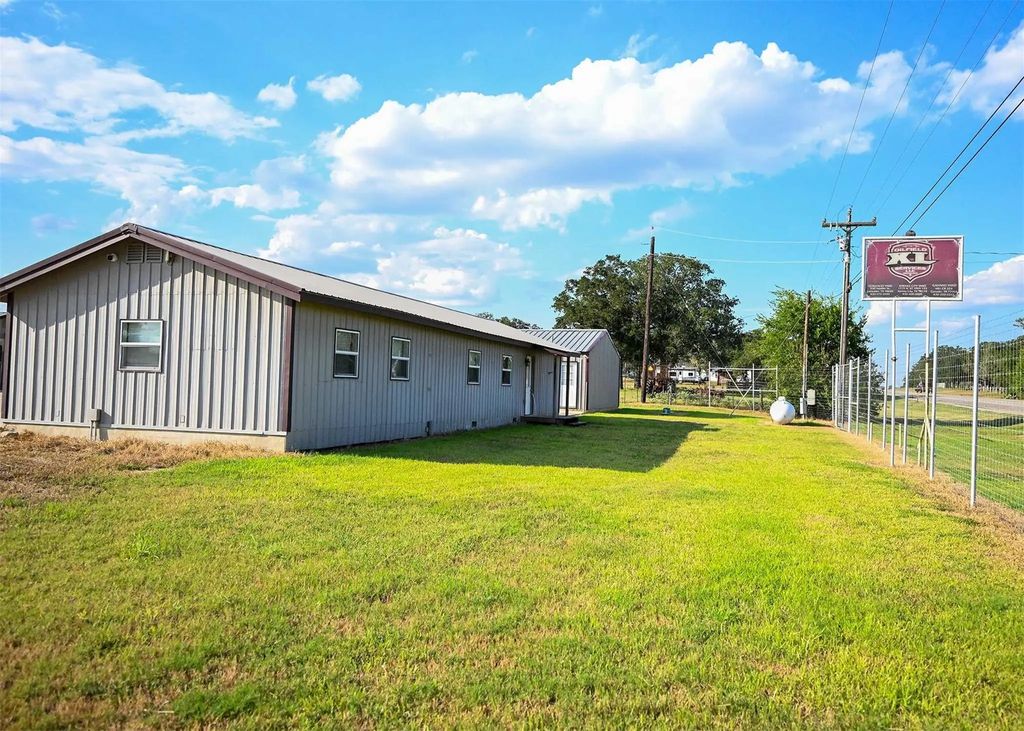 1492 State Highway 97 E, Gonzales