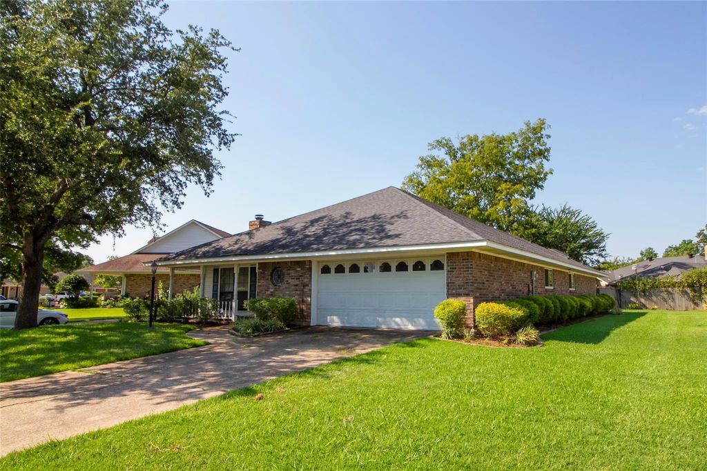 408 Maple Ridge Drive, Bossier City