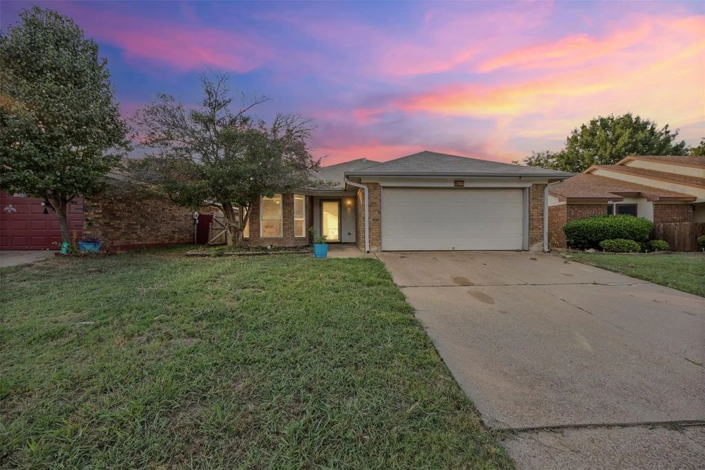 1528 Lincolnshire Way, Fort Worth