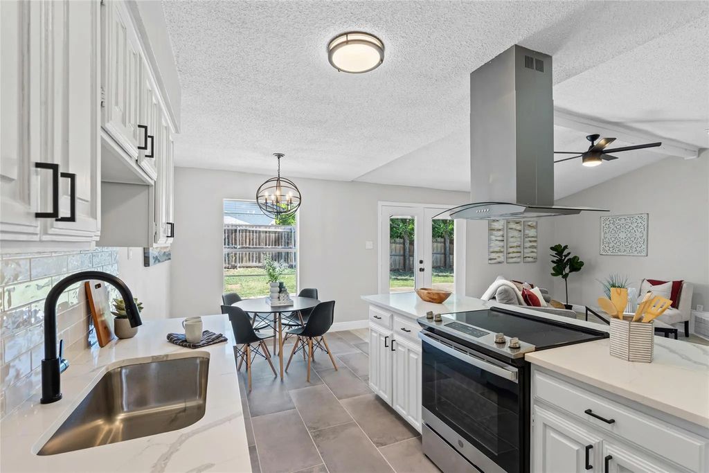 805 W Embercrest Drive, Arlington