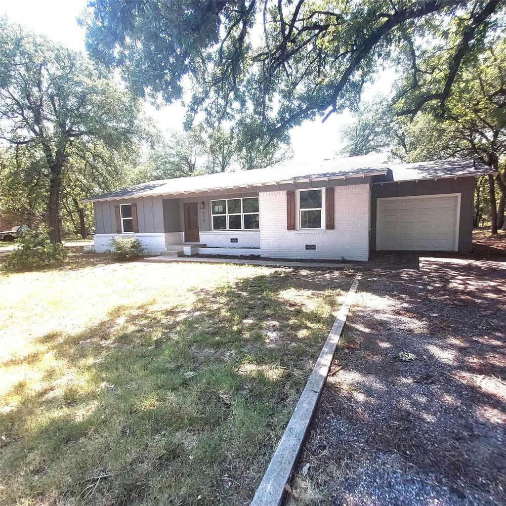 628 Polly Avenue, Azle
