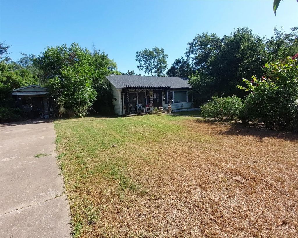 1425 W Shepherd Street, Denison