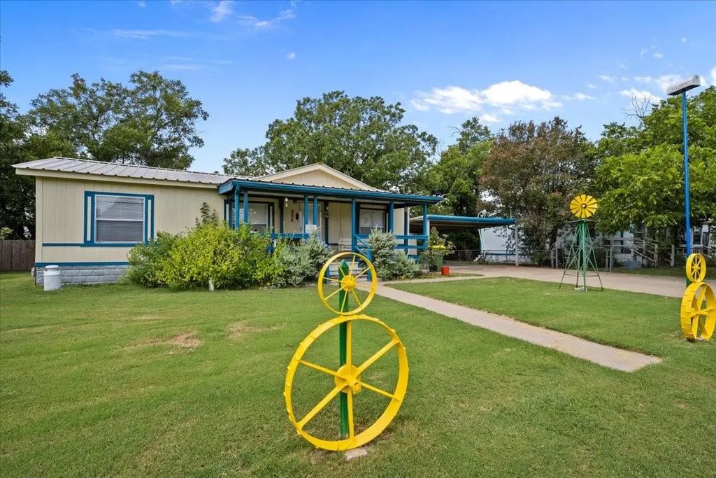 806 Mosley Drive, Bellmead