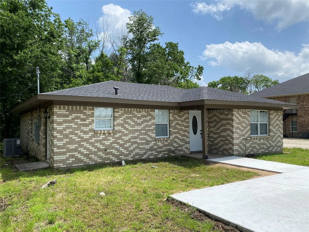 305 W 3rd Street, Blooming Grove