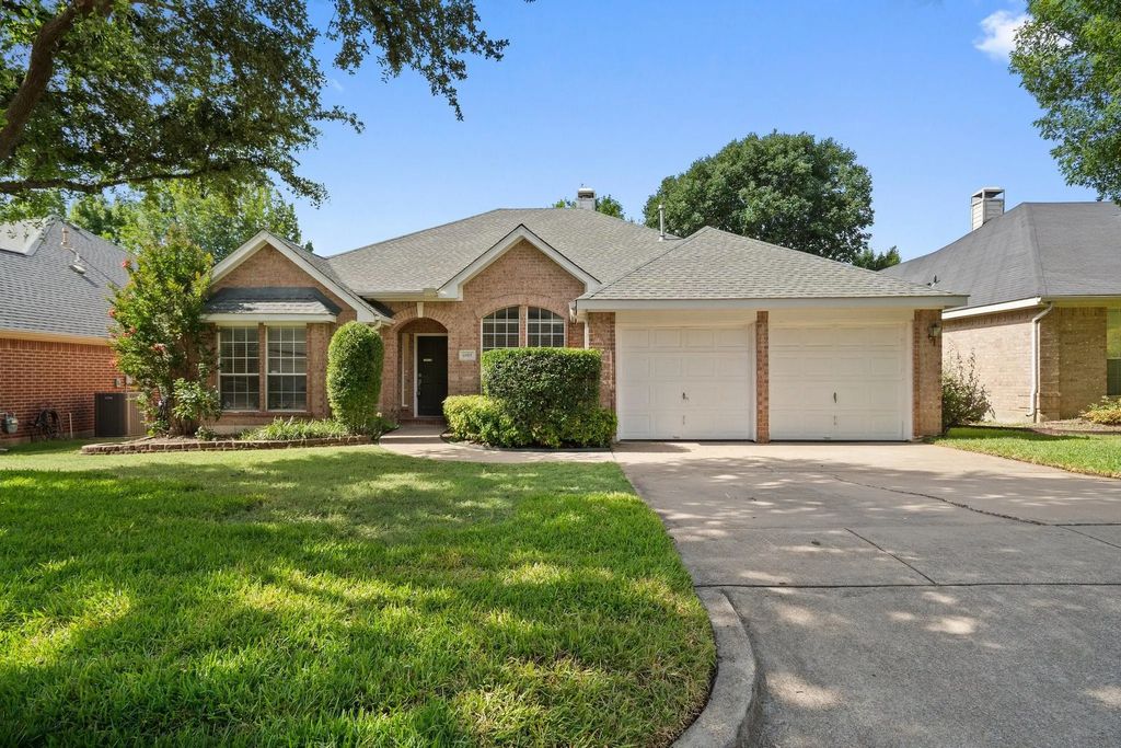 6905 Windwood Trail, Fort Worth
