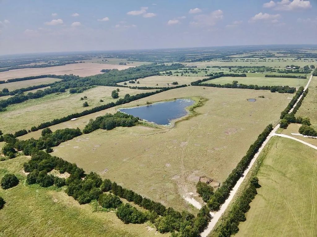 4784 County Road 12650, Paris