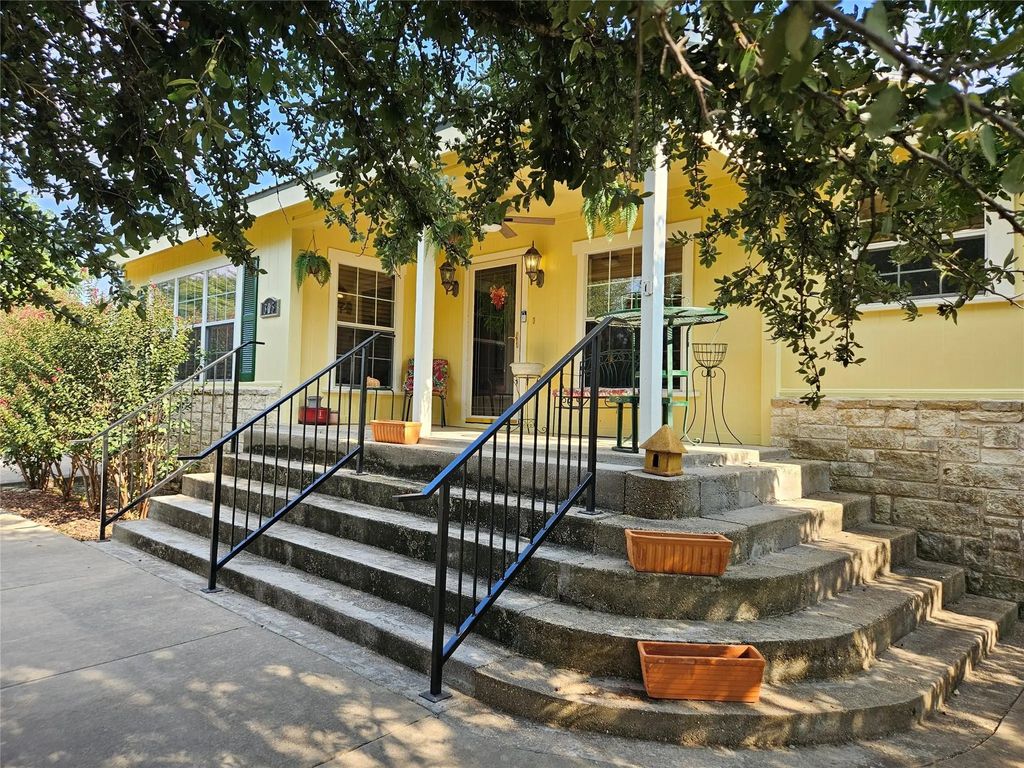 305 County Road 1213, Kopperl