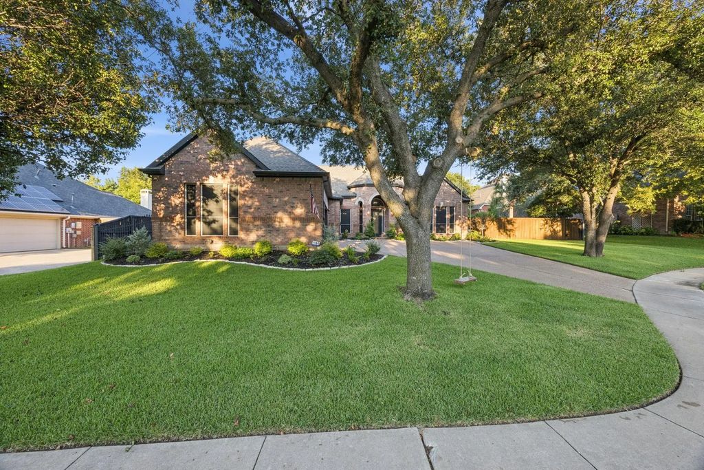 705 Shannon Court, Keller