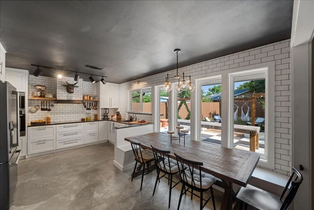 7605 Fox River Court, Fort Worth