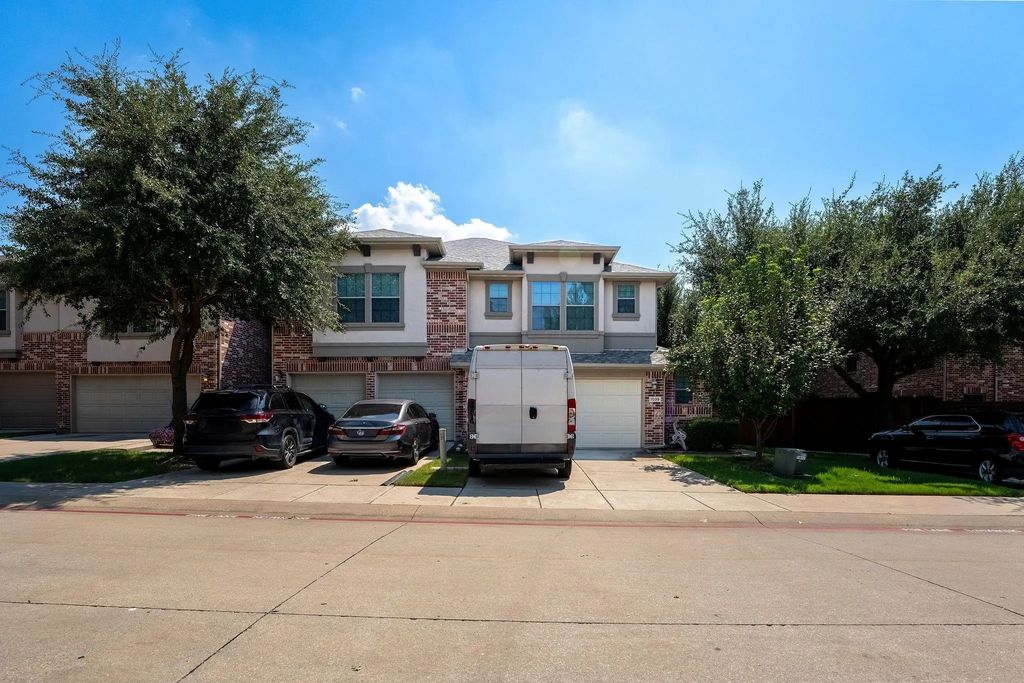 1039 Lucy Lane, Allen