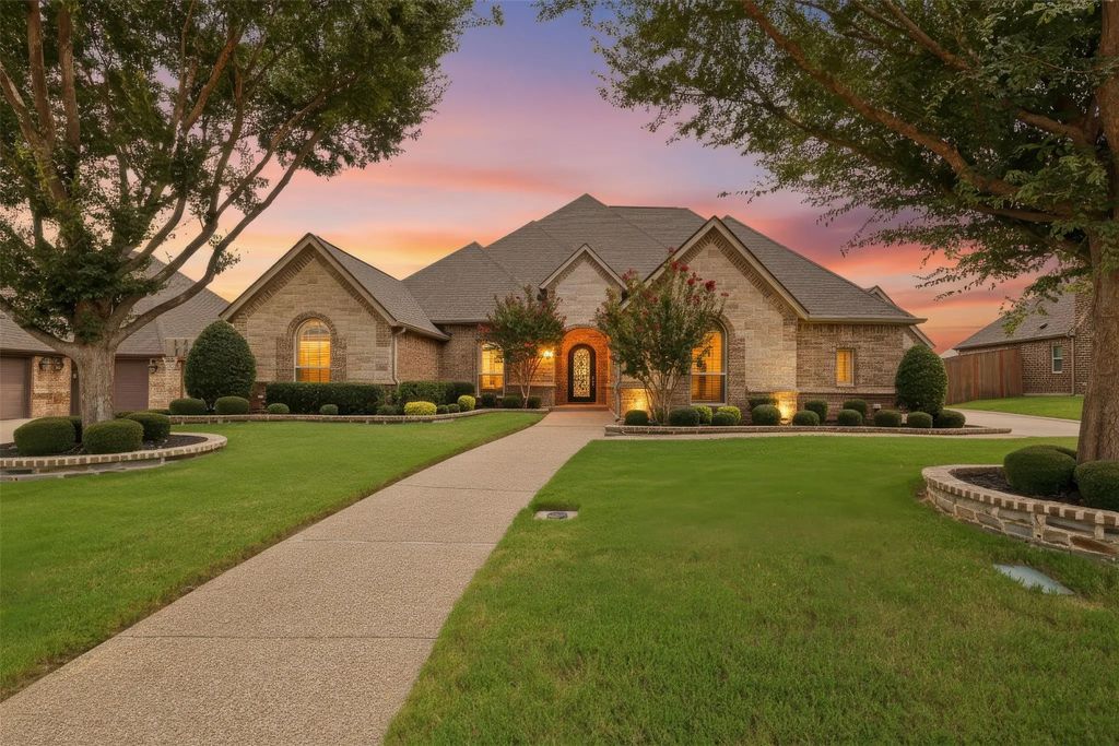 828 Sabine Trail, Mansfield