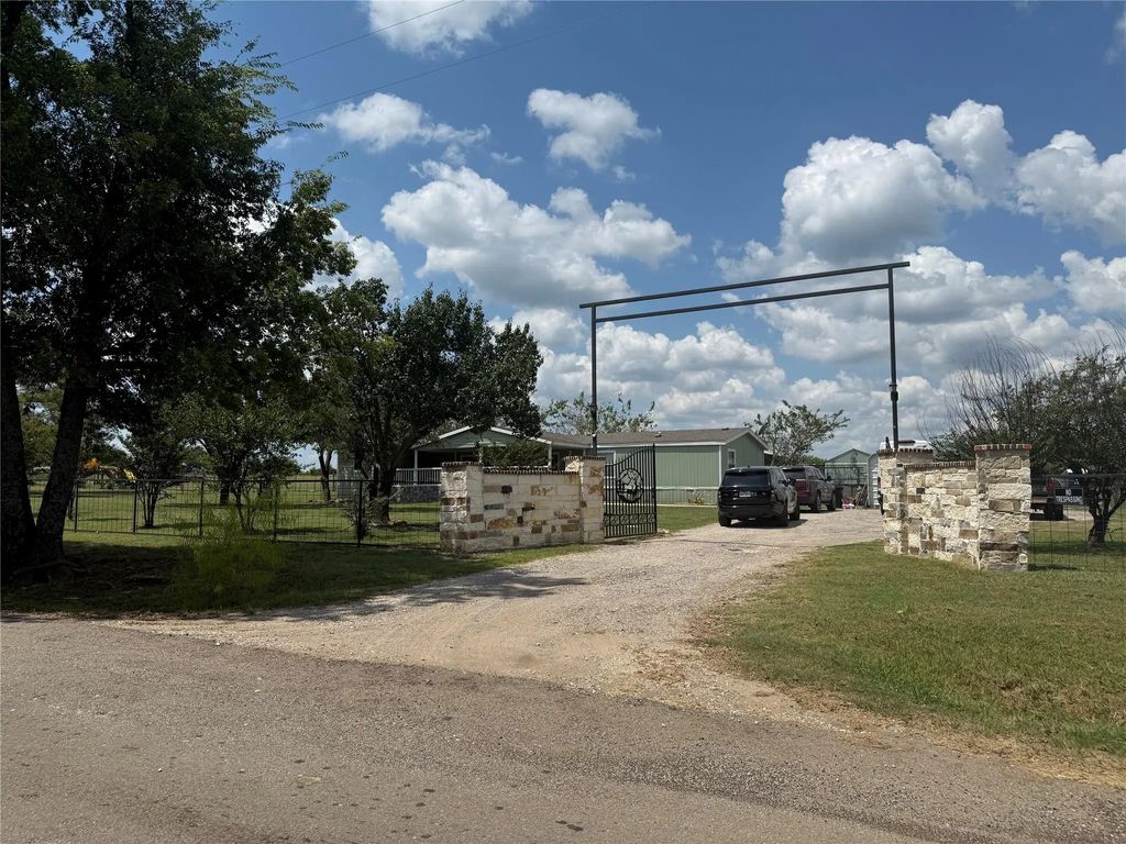 6998 County Road 2532, Quinlan