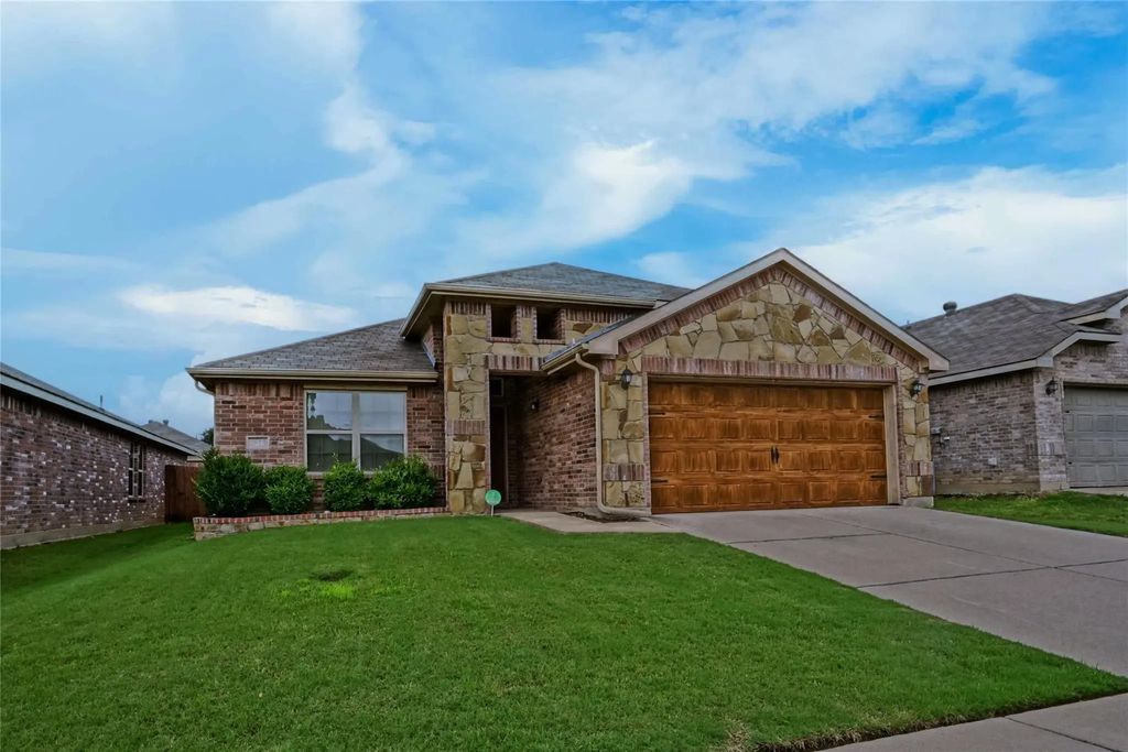 2813 Adams Fall Lane, Fort Worth