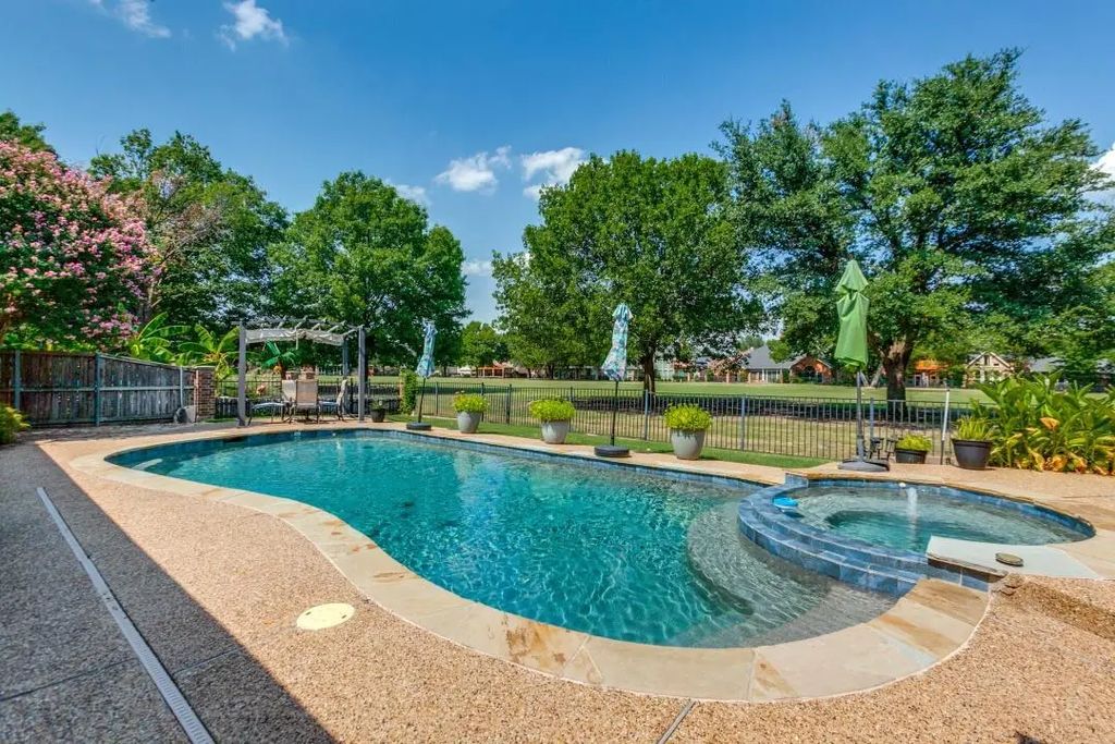 2925 Oak Springs Drive, Garland