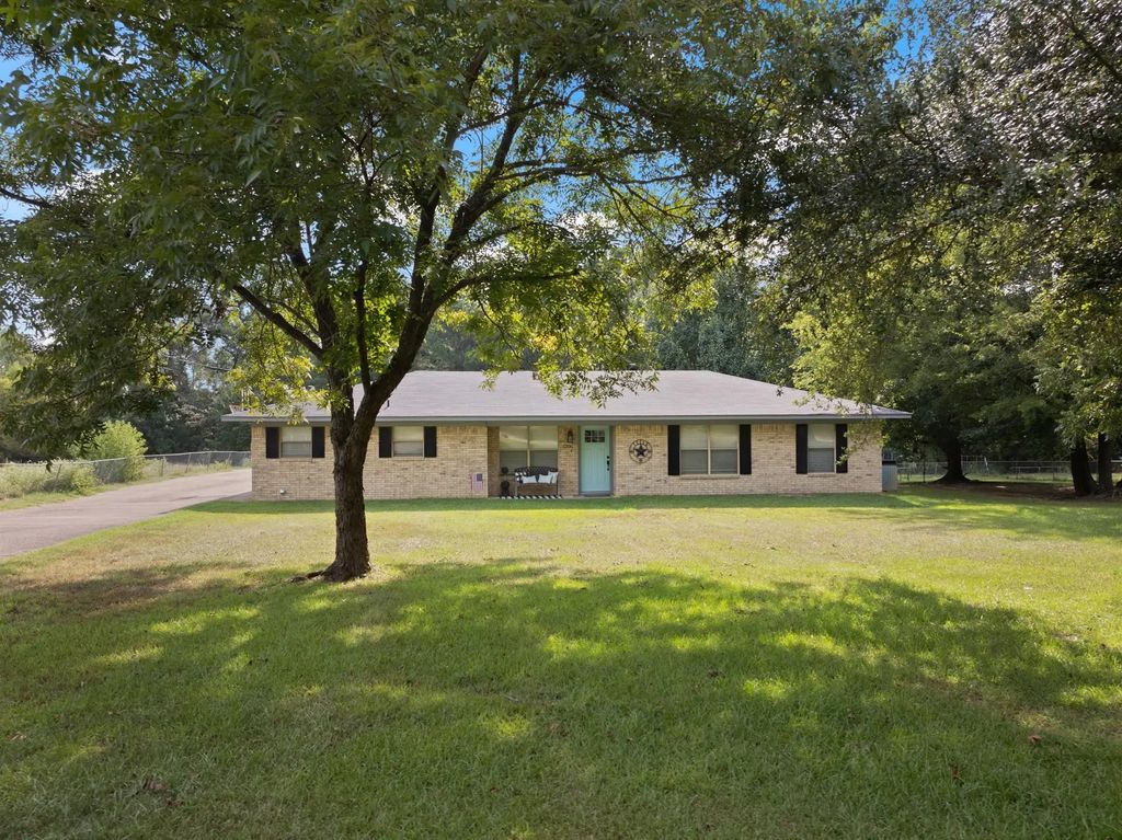 1200 Donna Street, Daingerfield