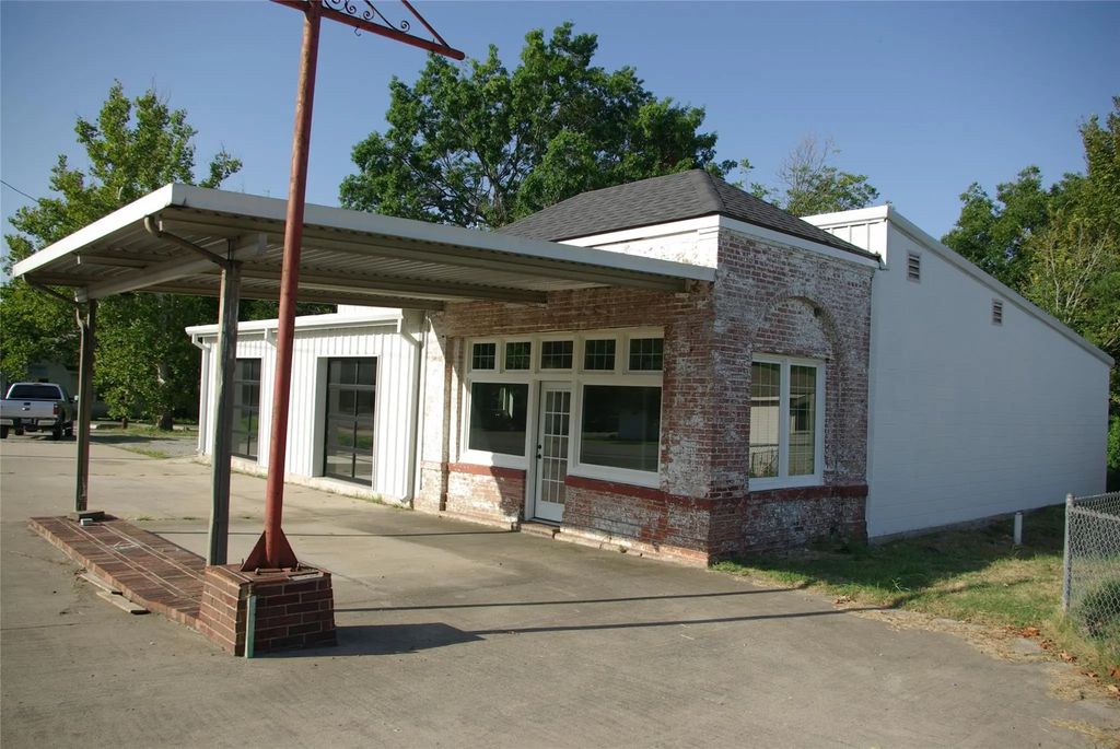 306 S Waco Street, Van Alstyne