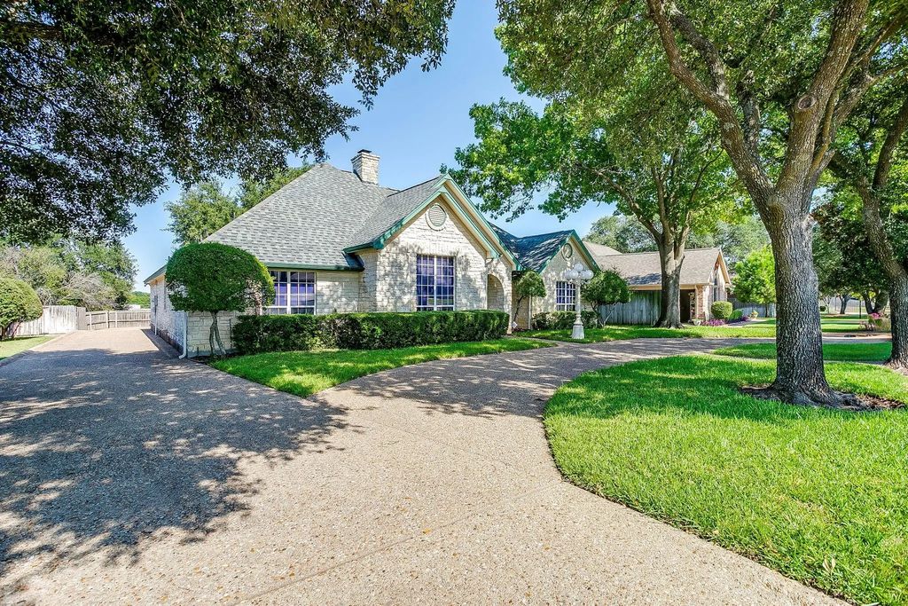 705 Berkley Drive, Cleburne