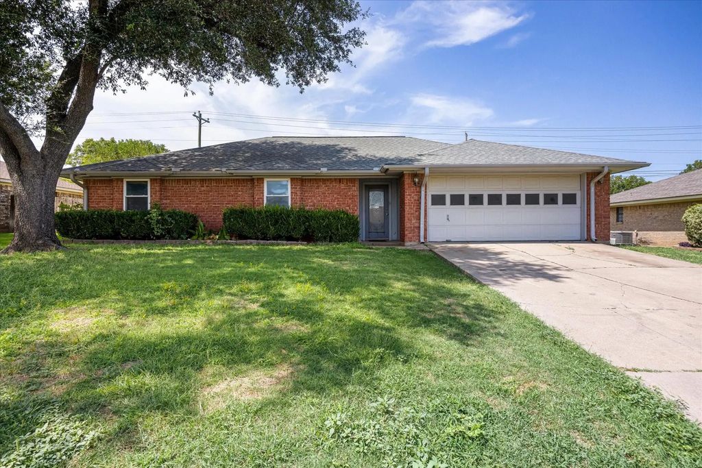 110 Blue Jay Street, Stephenville
