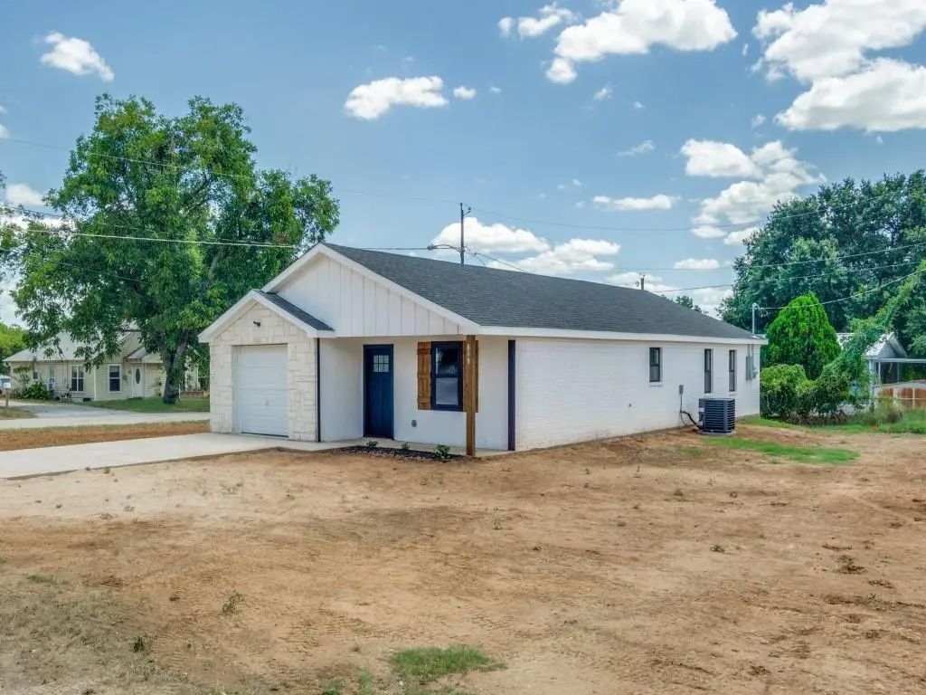 808 Buckboard Drive, De Leon