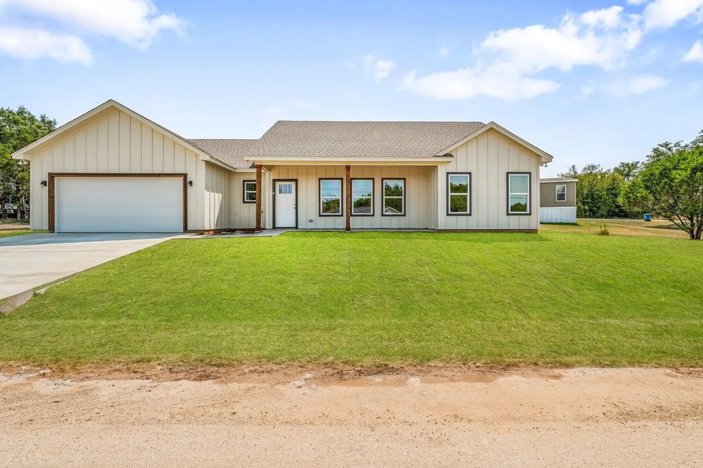 2917 Paluxy Trail, Granbury
