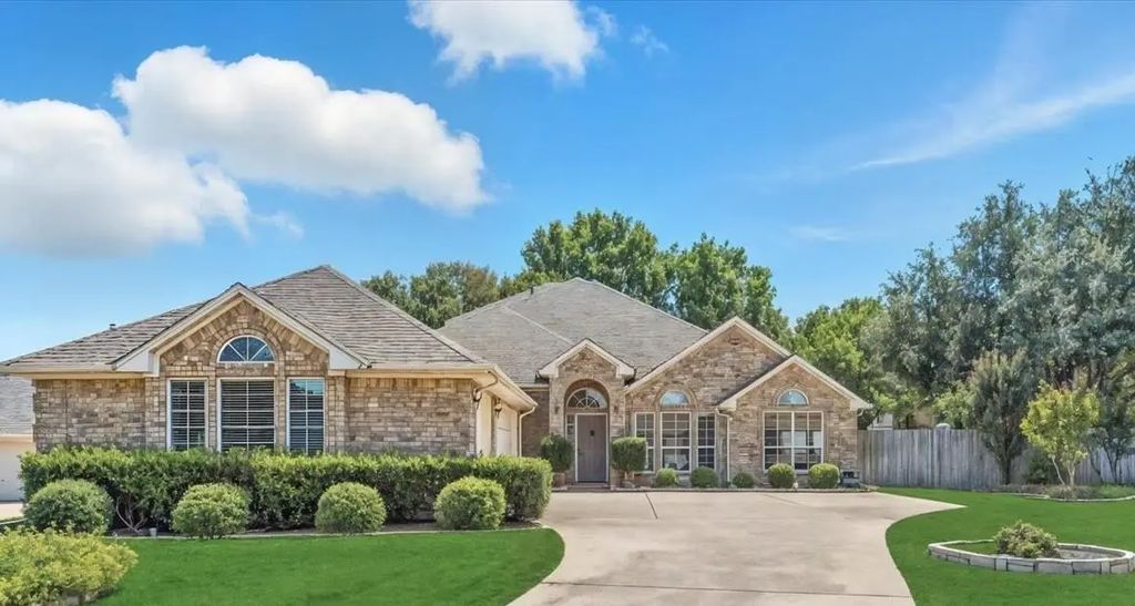 6353 Warwick Hills Drive, Fort Worth