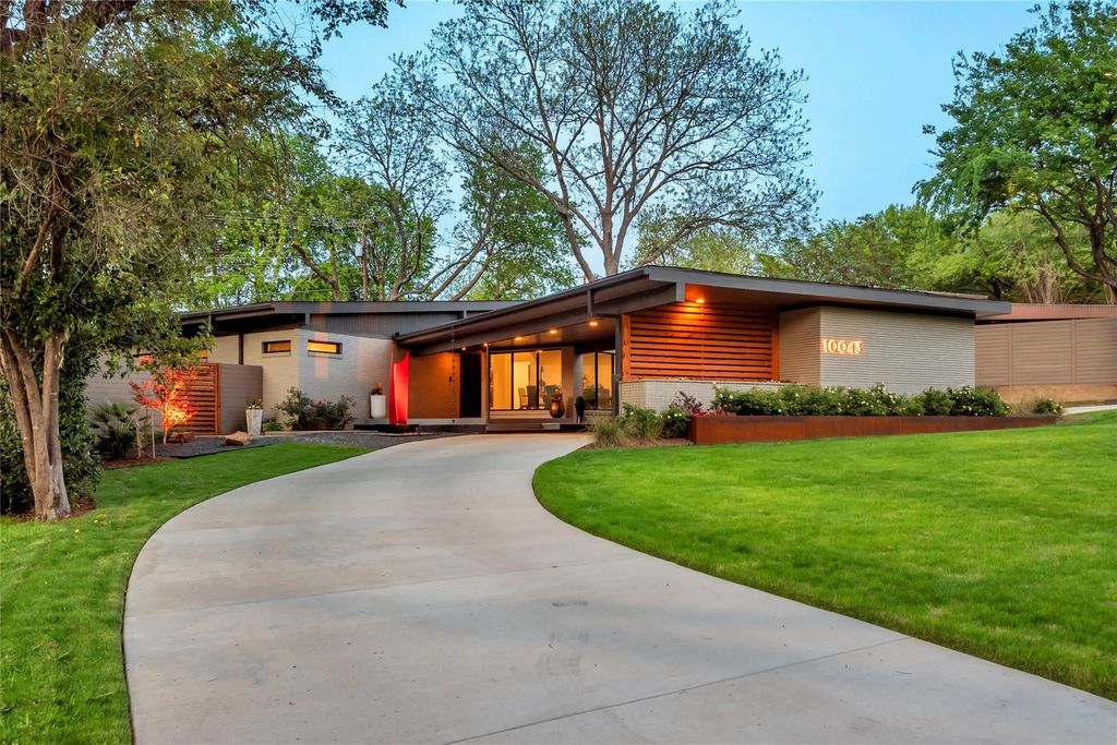10043 Woodgrove Drive, Dallas