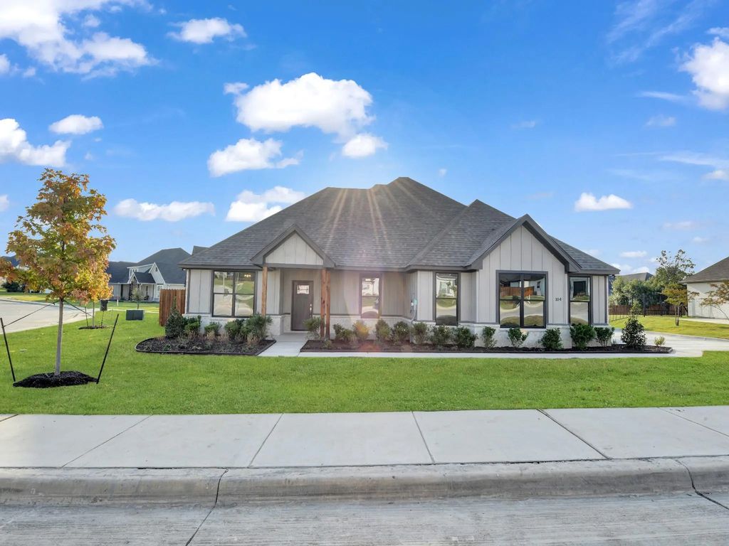 104 Smoky Oak Lane, Weatherford