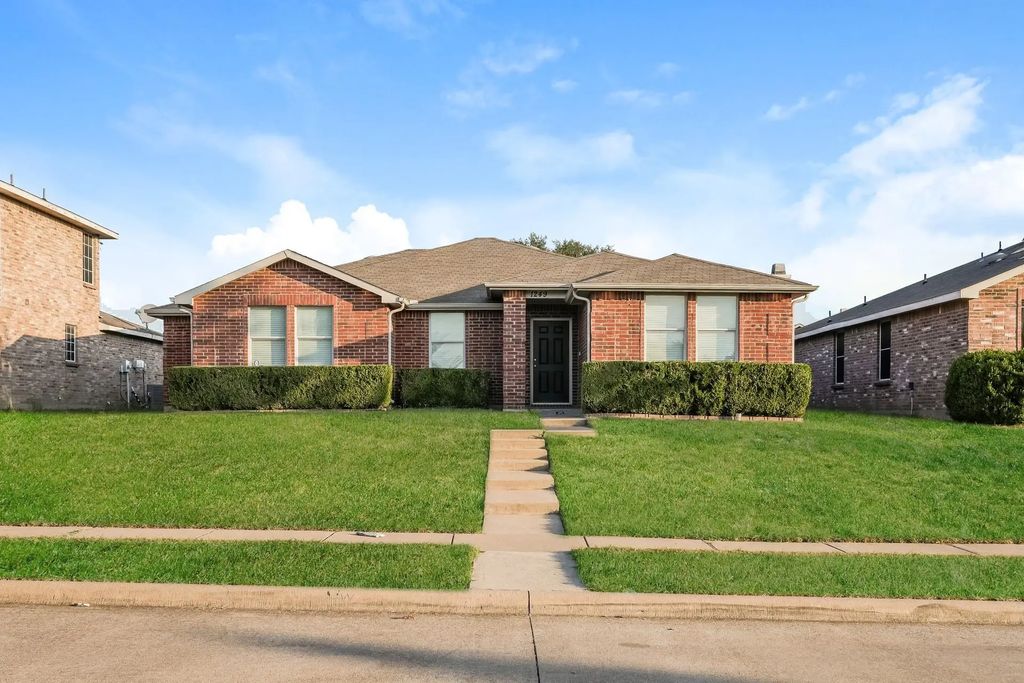 1249 Tall Grass Drive, Lancaster