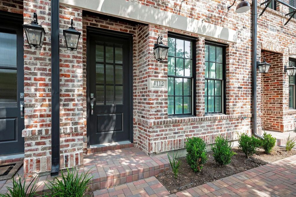 4112 Runyon Road, Addison