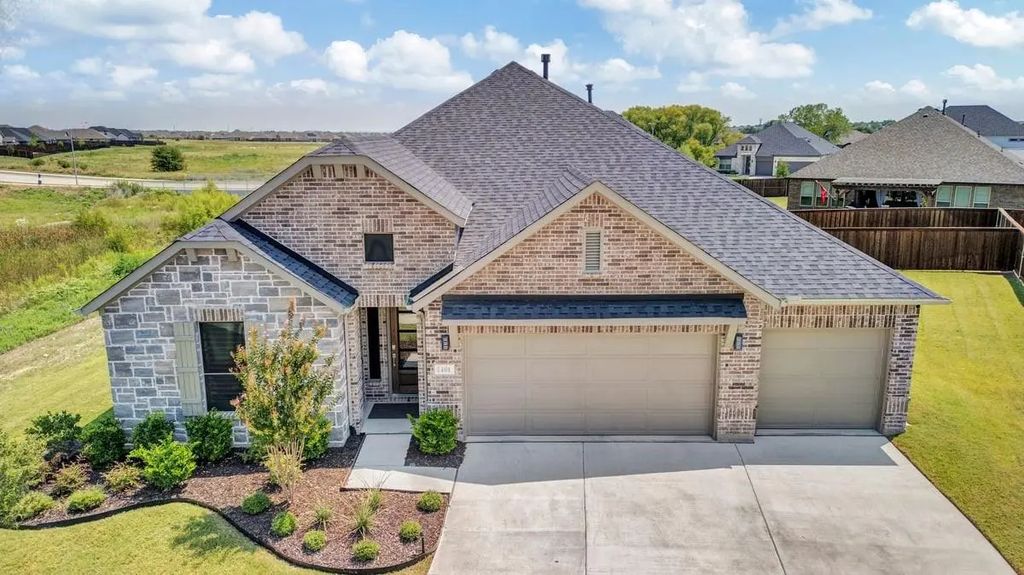 1401 Thunderbird Drive, Fort Worth