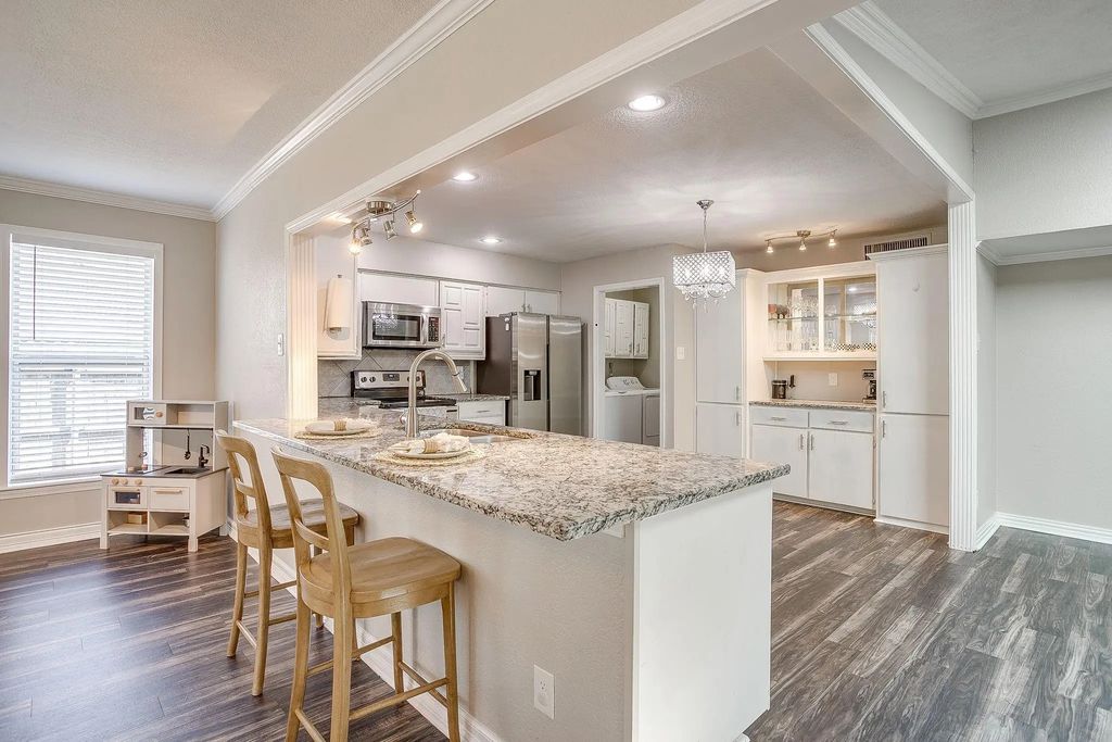 2616 Treeview Drive, Arlington
