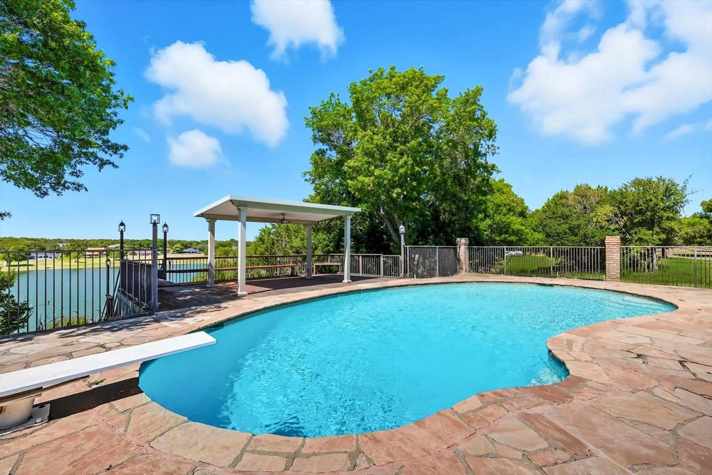 143 Lakeview Drive, Aledo