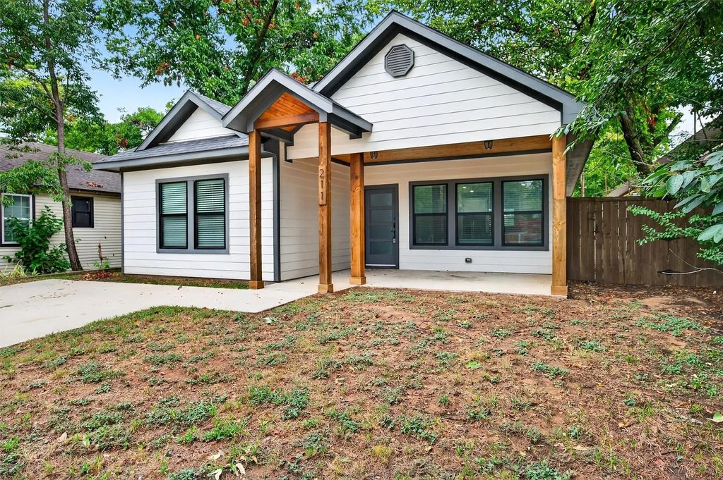 211 W Murray Street, Denison