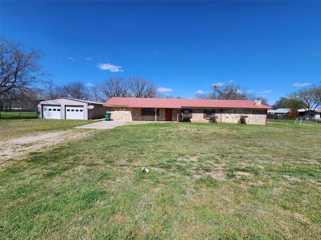 611 Mckinney Avenue, Graford