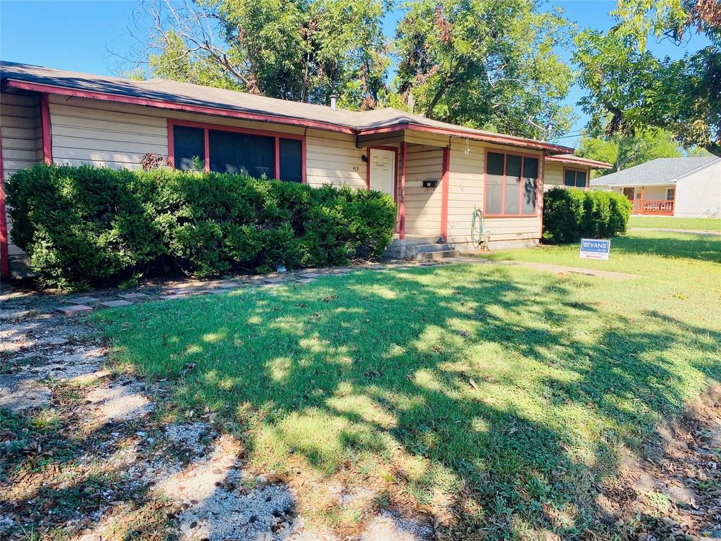 413 Shaw Street, Cleburne