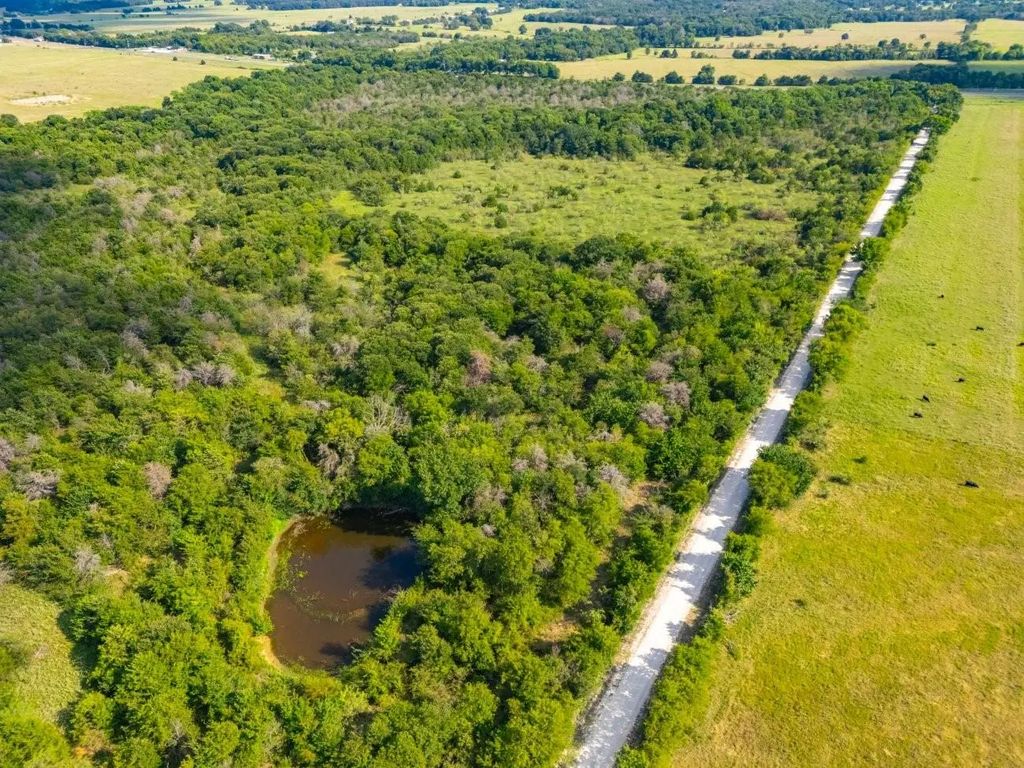 E Hwy 84, Mexia