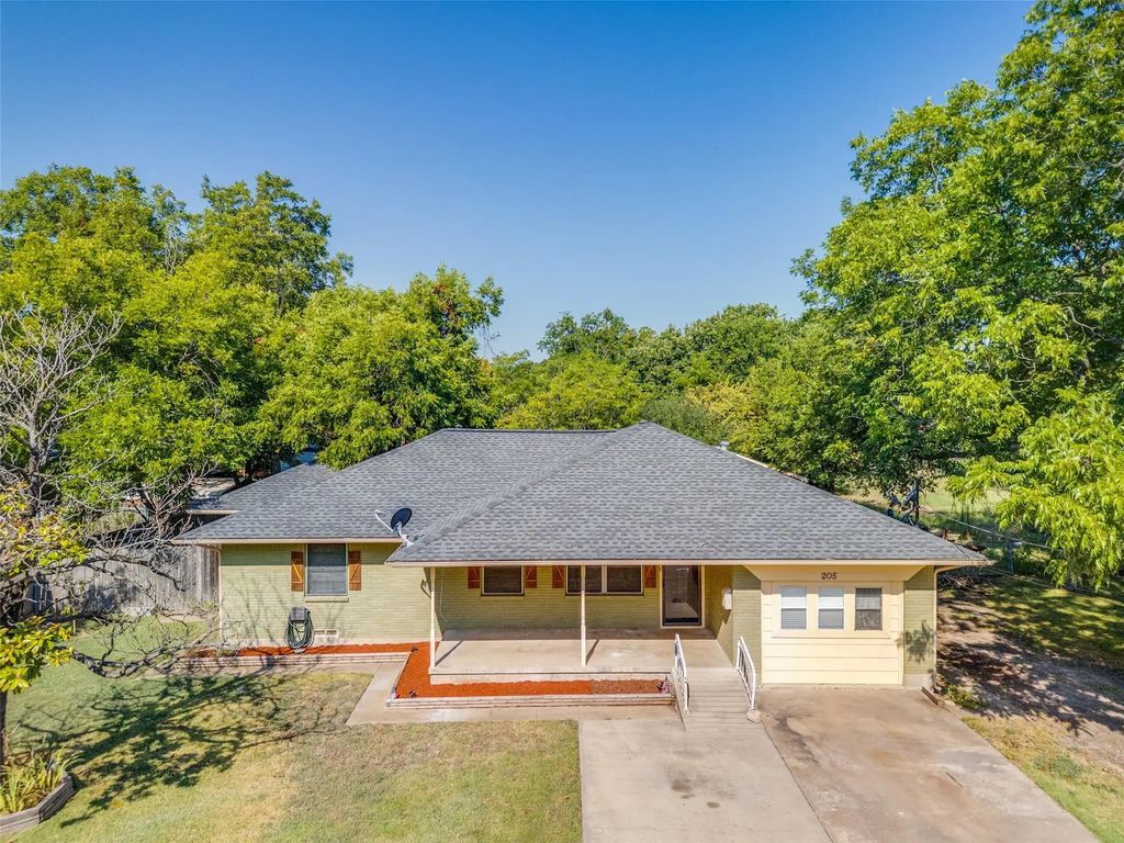 205 Windom Street, Farmersville