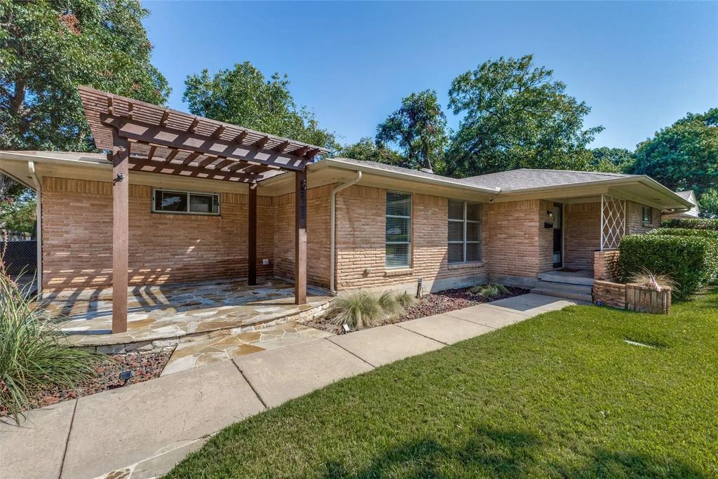 2733 Whitewood Drive, Dallas