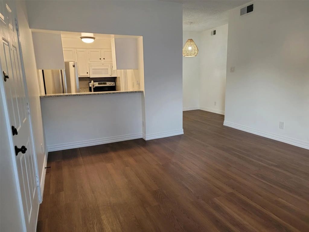 1503 N Garrett Avenue 204, Dallas
