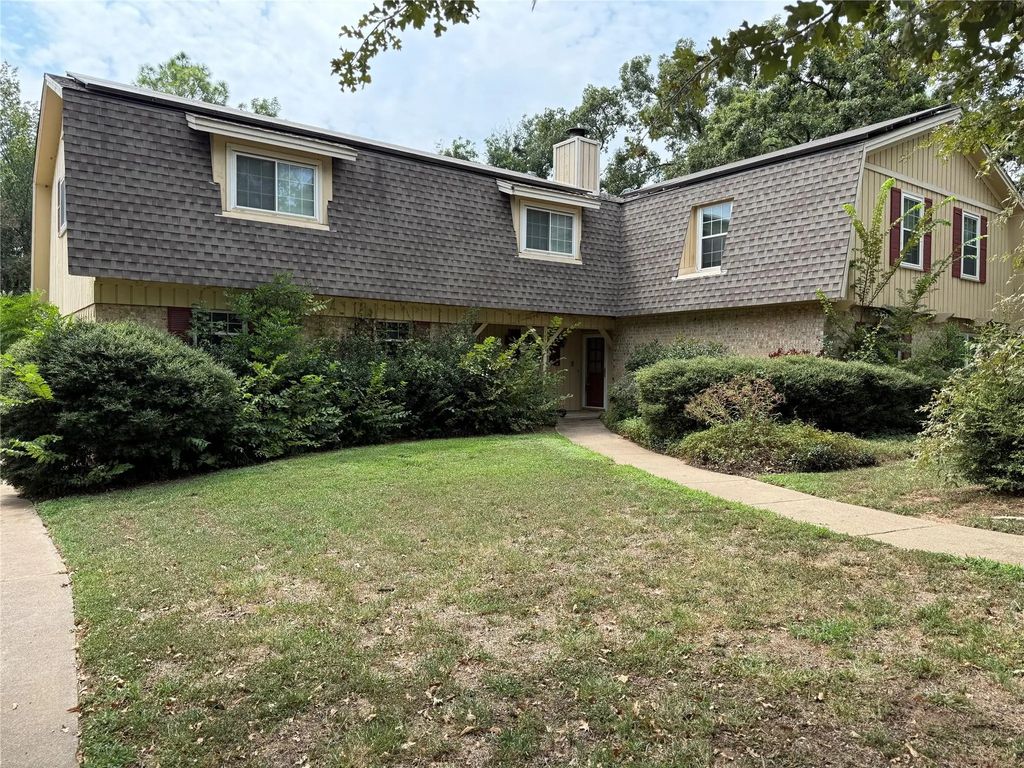1816 Woodridge Drive, Arlington