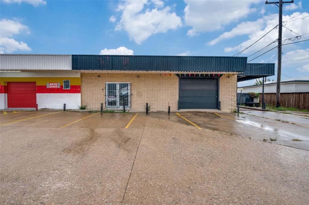 2302 W Main Street B, Grand Prairie