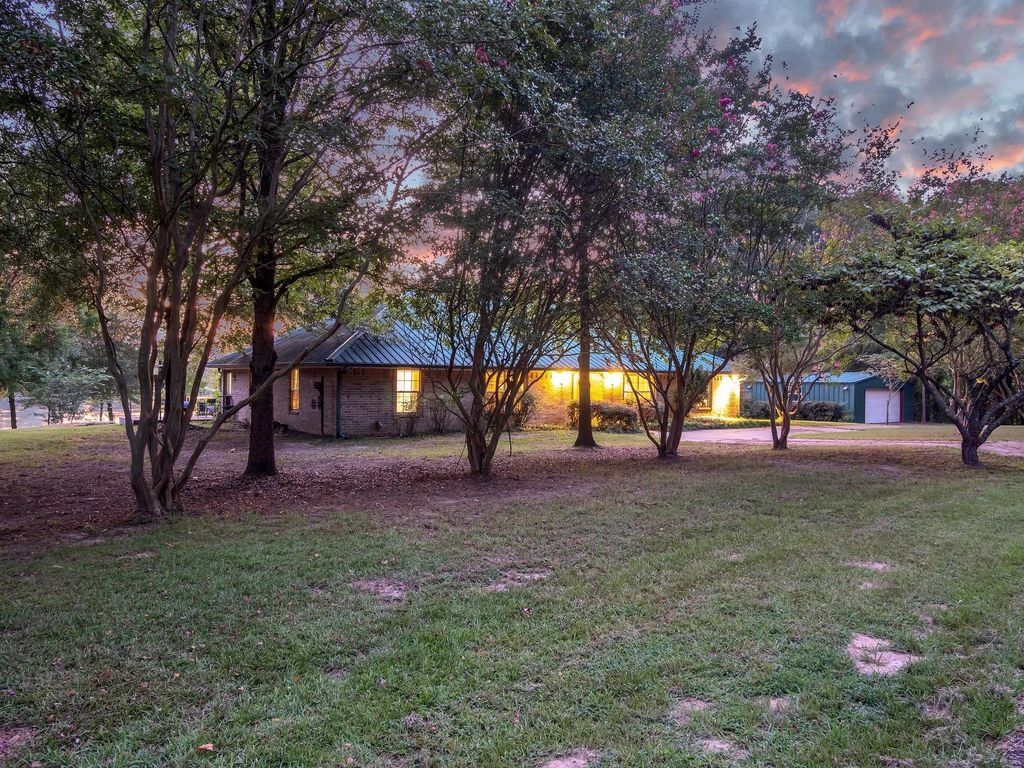 439 County Road 1445 Road, Quitman