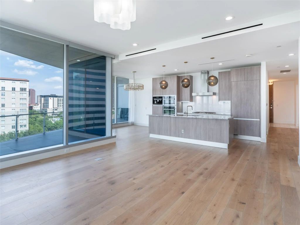 3130 N Harwood Street 1004, Dallas