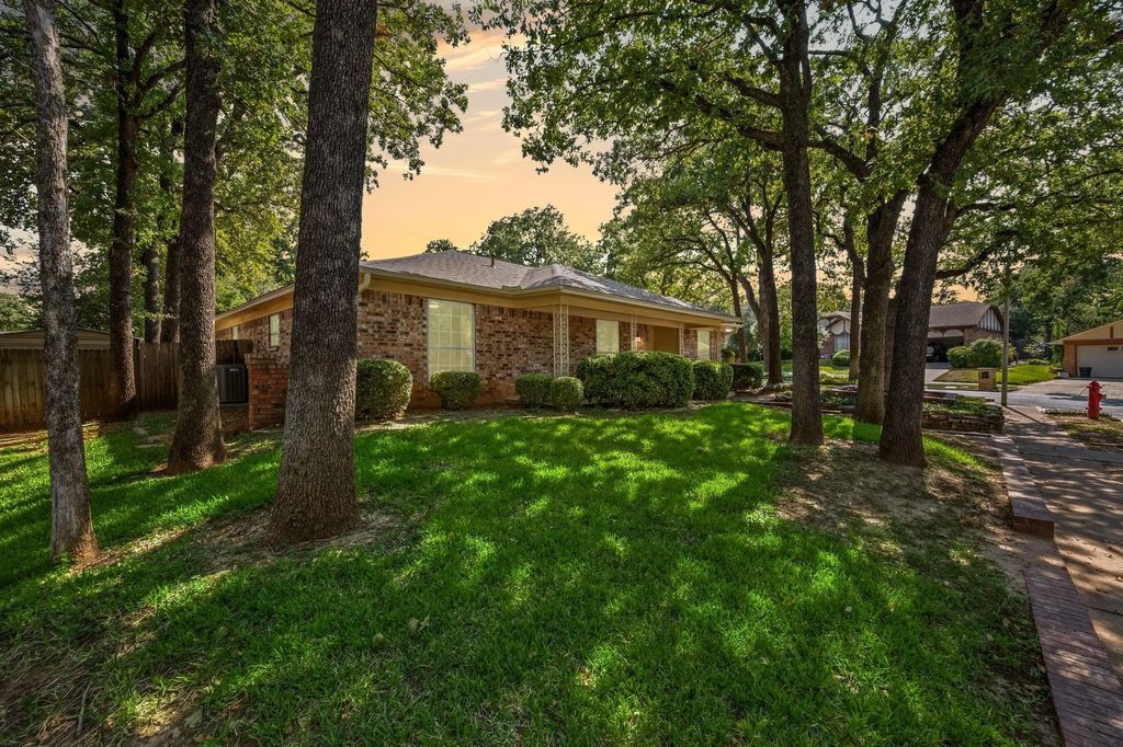 3000 Willow Lane, Bedford