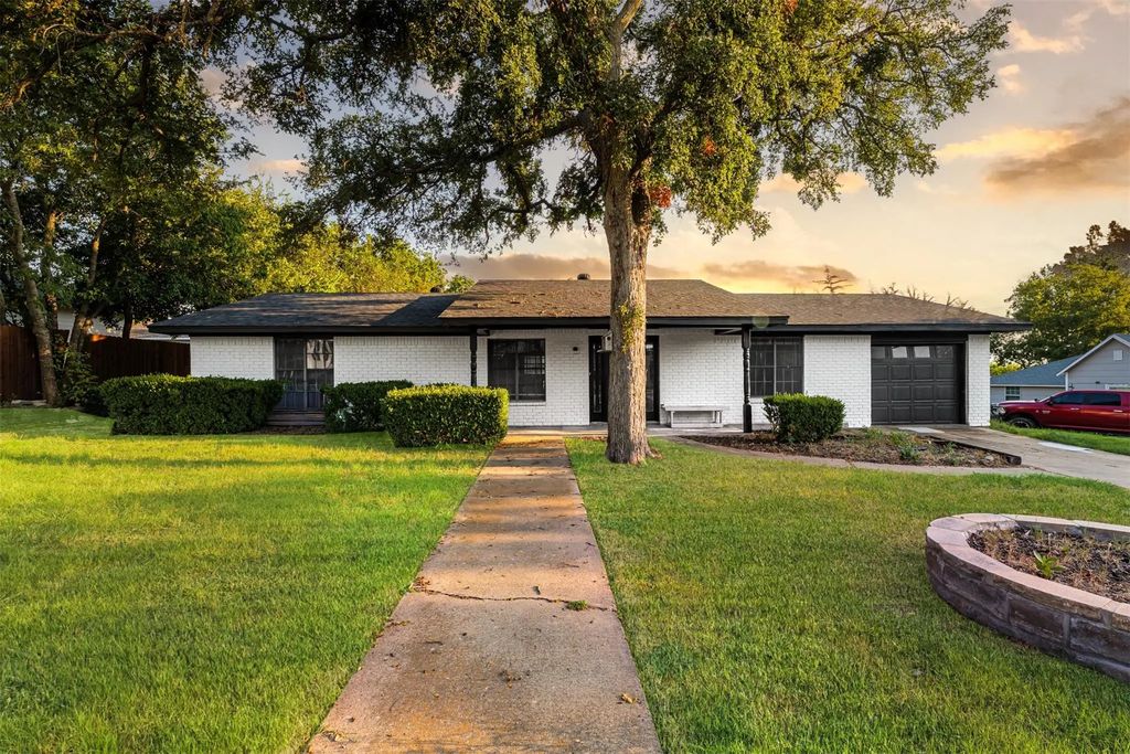 218 E 7th Street, Weatherford