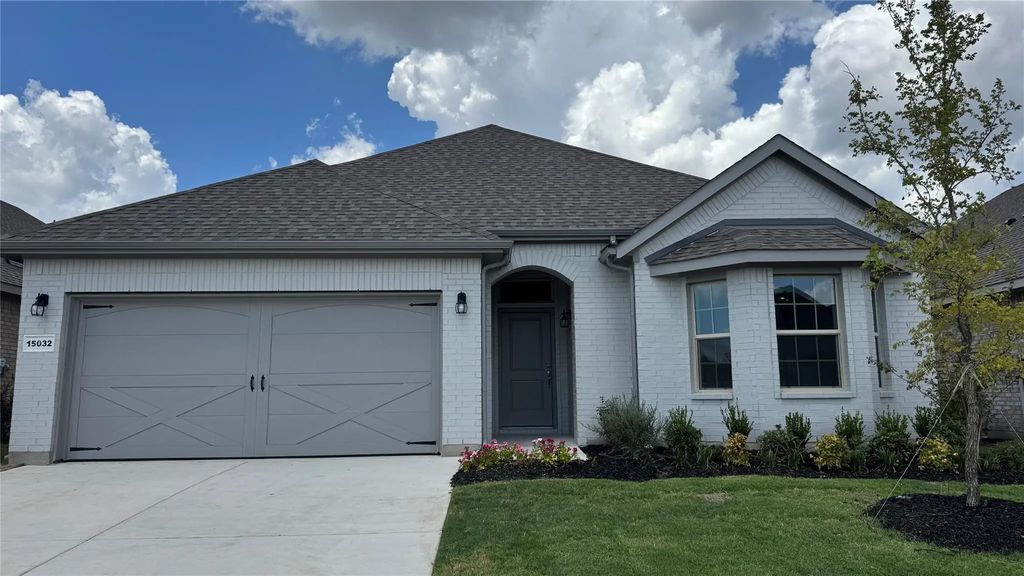 15032 Green Bluff Drive, Fort Worth