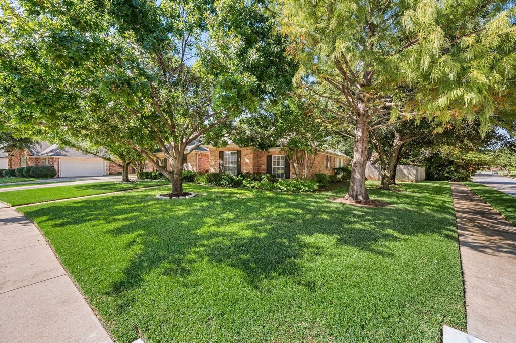 7321 Fallen Oak Drive, North Richland Hills