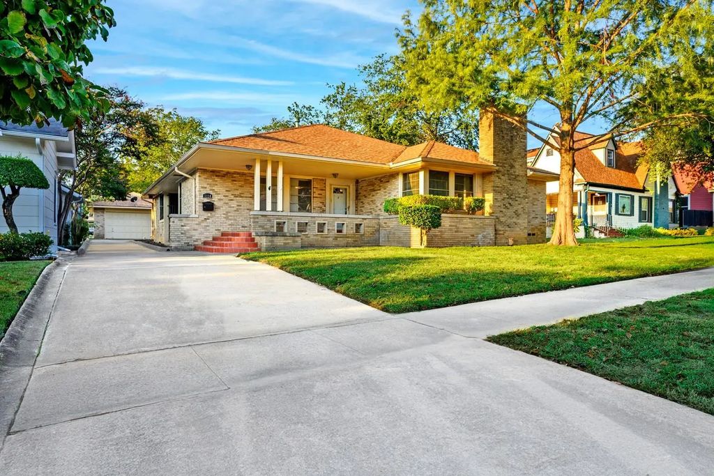 1114 W Walker Street, Denison